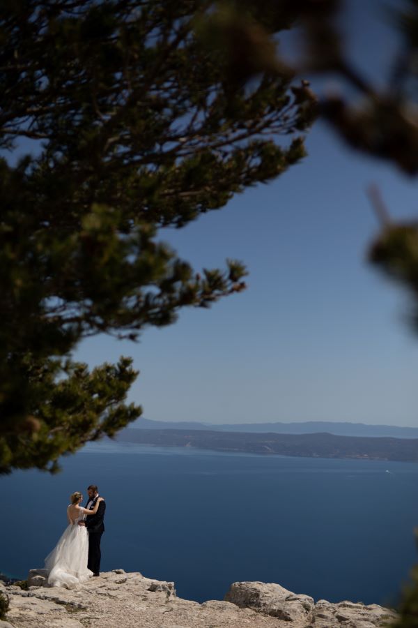 wedding couple on brac island