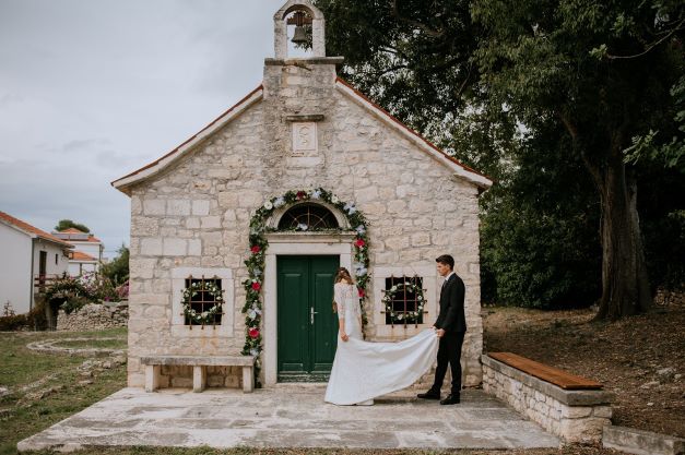 island brac wedding couple